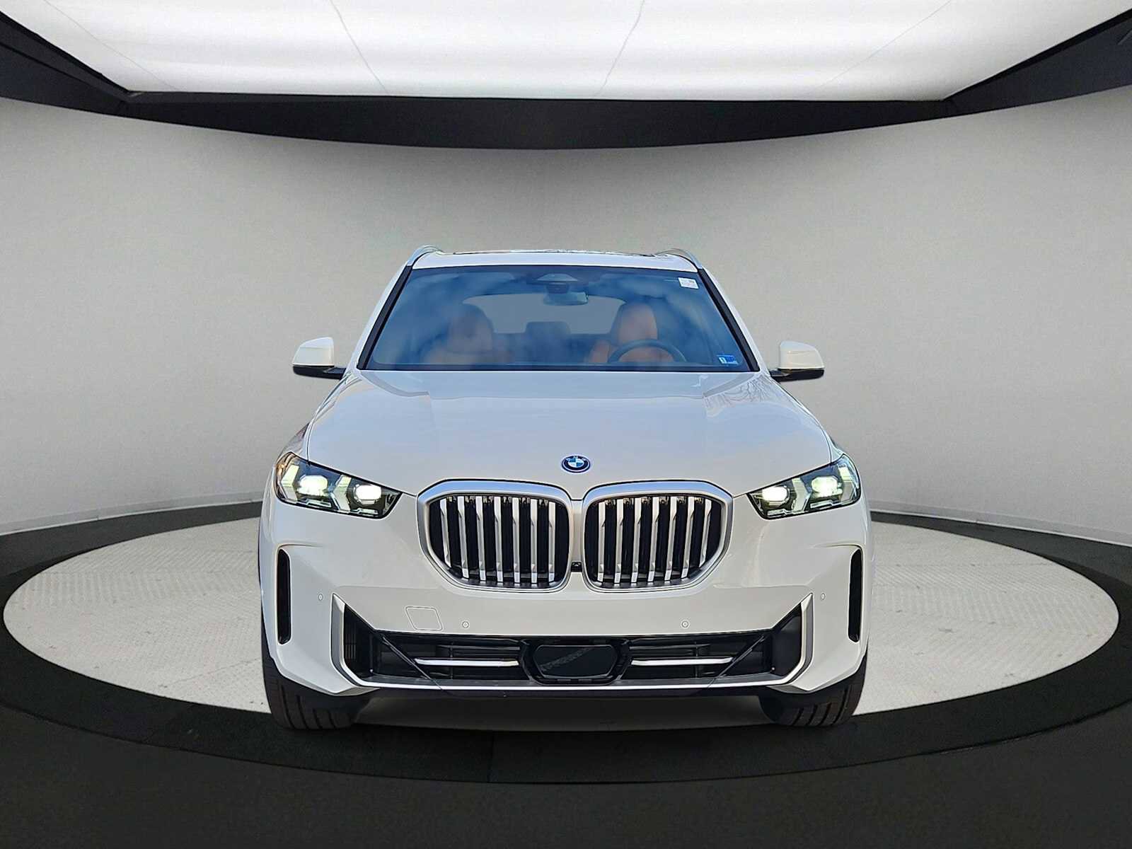 New 2026 BMW X5 xDrive50e image 3