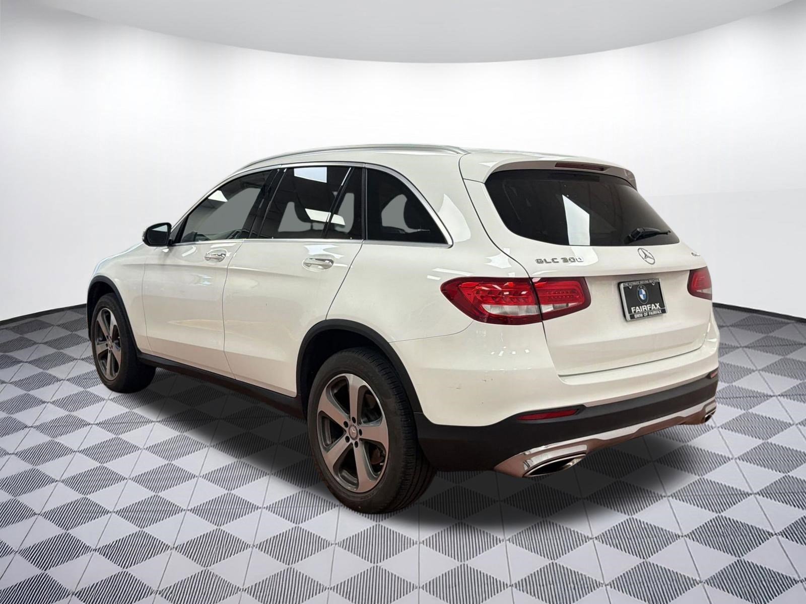 Used 2017 Mercedes-Benz GLC 300 4MATIC image 3