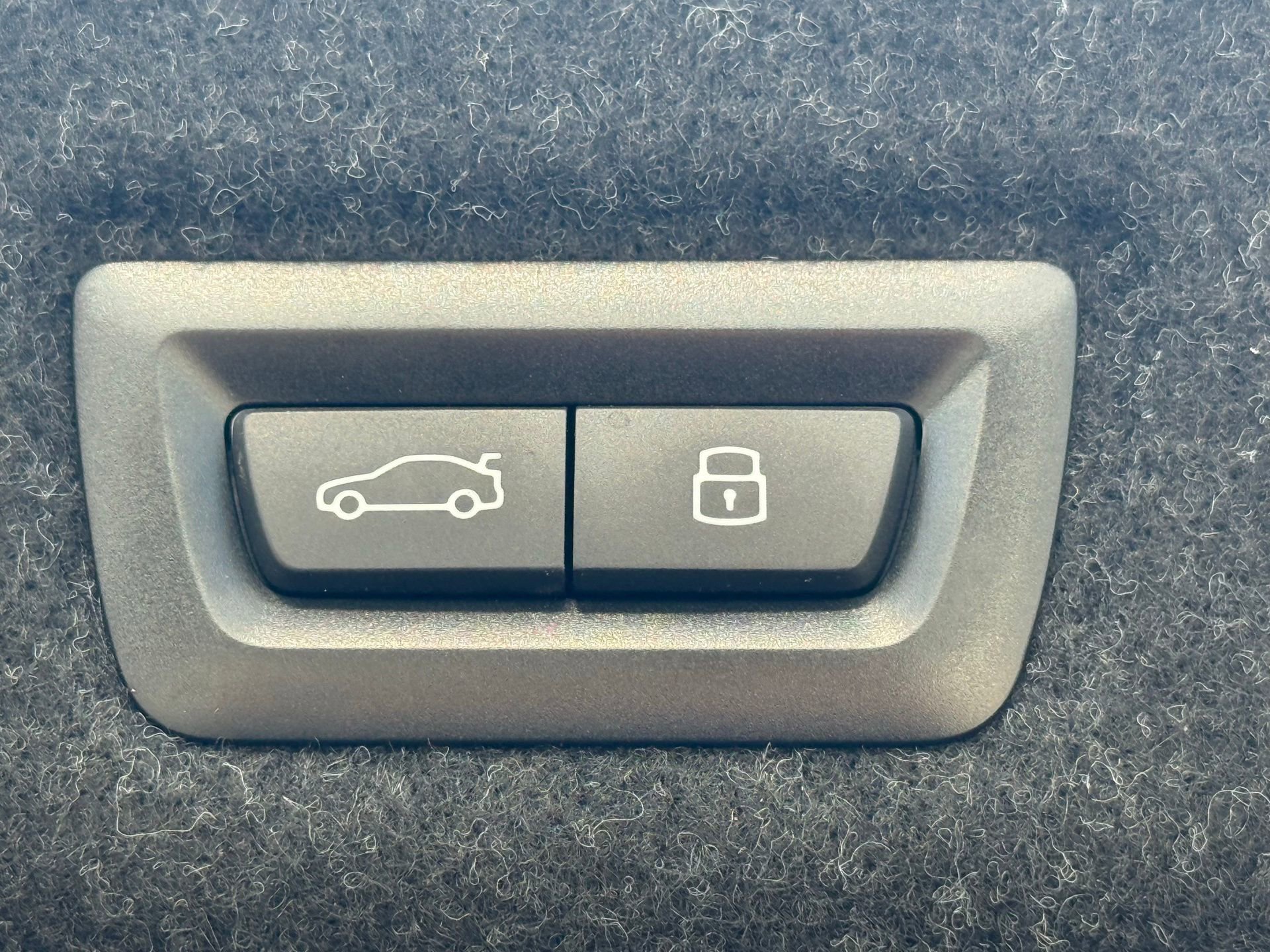 Used 2024 BMW 530i xDrive w/ Convenience Package image 33