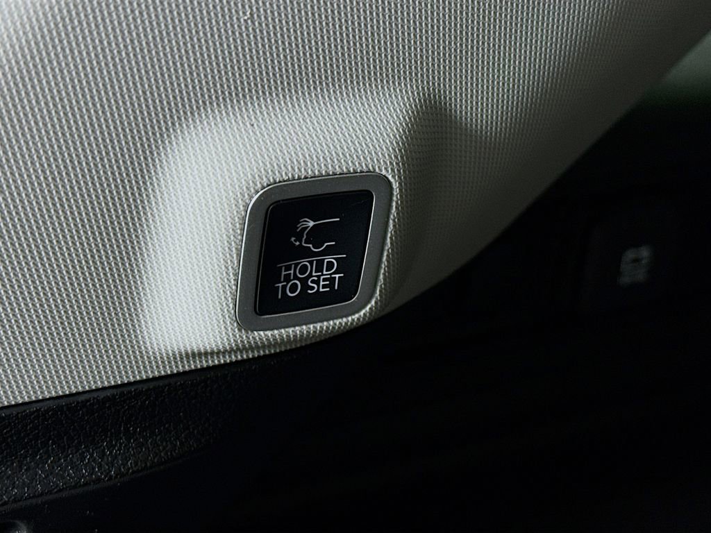 Used 2022 Jeep Grand Cherokee Limited 4xe image 30