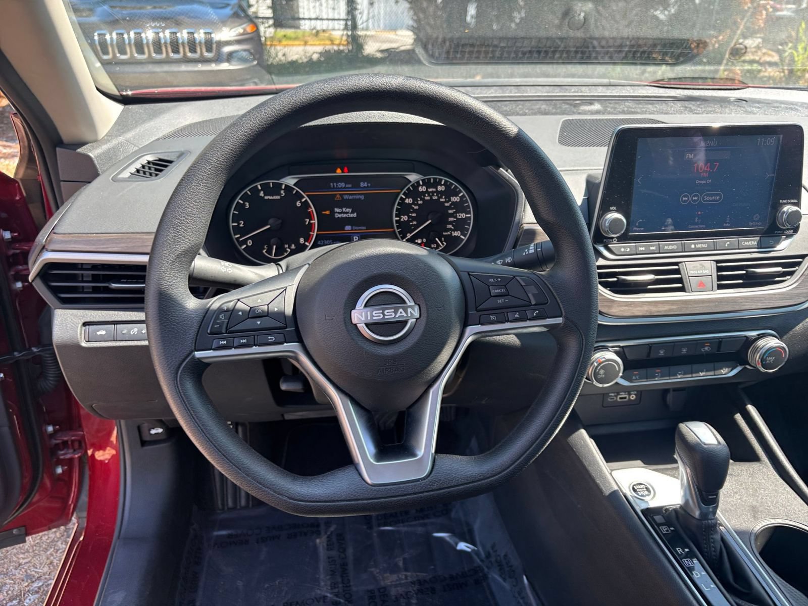 Used 2025 Nissan Altima 2.5 SV FWD image 29