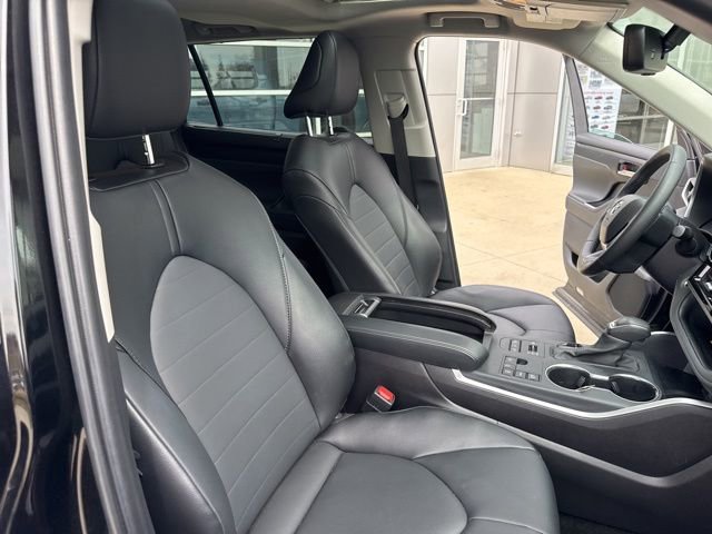 Used 2025 Toyota Highlander XLE image 37