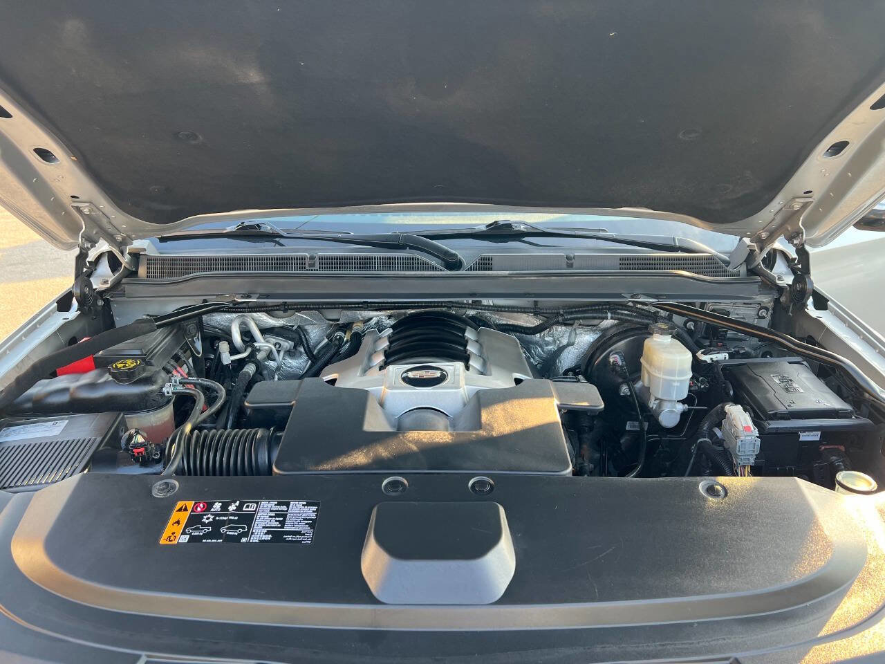 Used 2018 Cadillac Escalade Luxury image 9