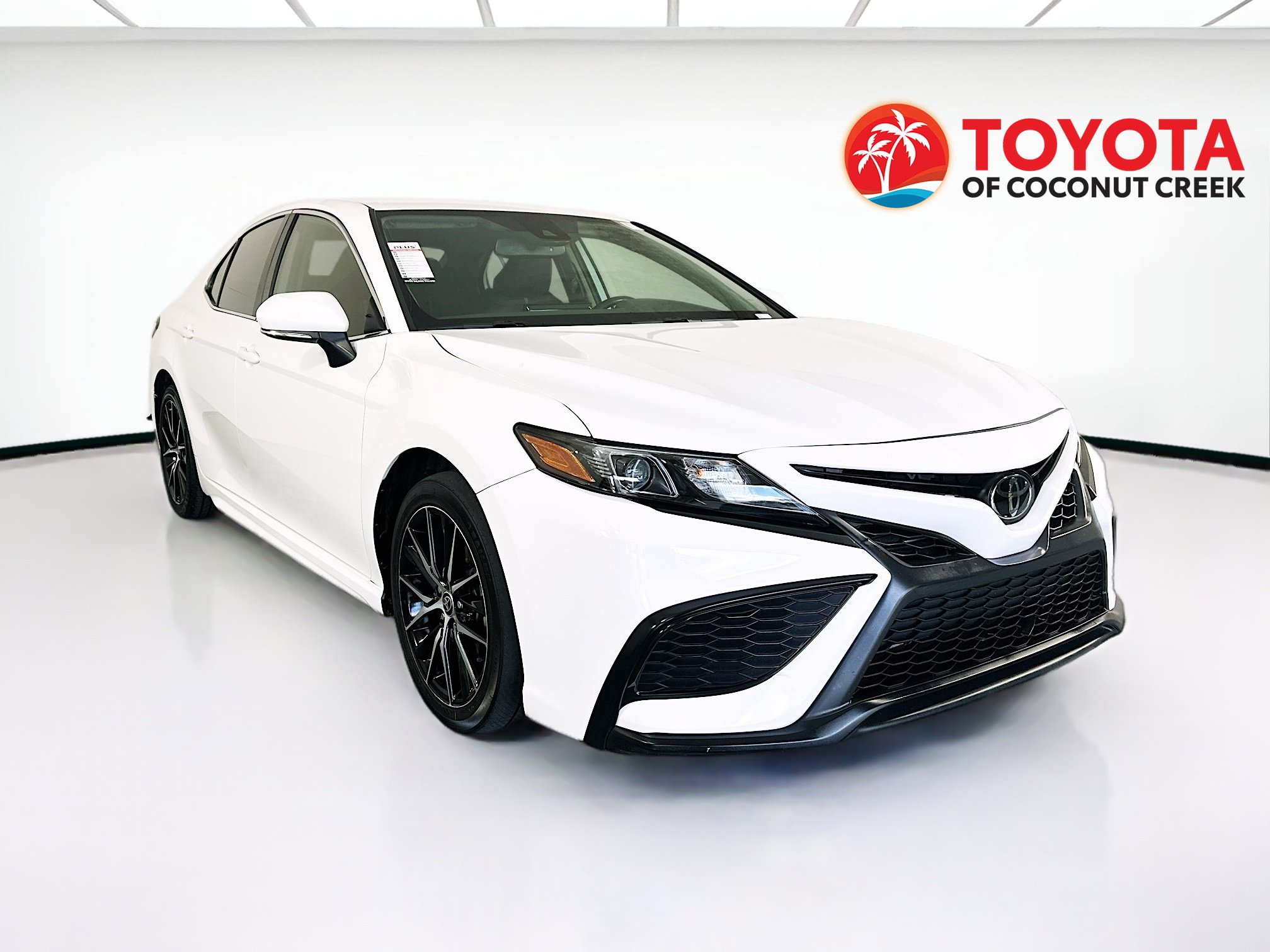 Used 2022 Toyota Camry SE w/ Convenience Package FWD image 1