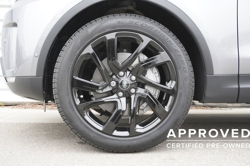 Used 2025 Land Rover Discovery S image 34