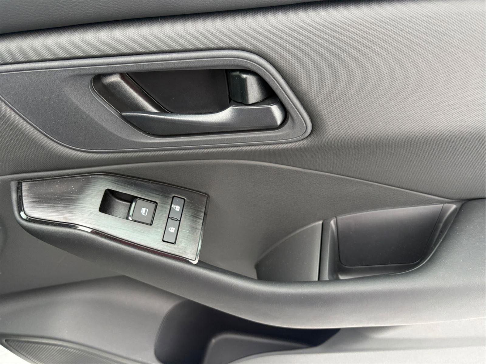 Used 2026 Nissan Rogue S image 24