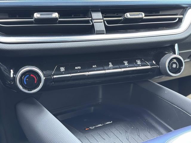 Used 2025 Chevrolet Equinox EV LT w/ Convenience Package image 29