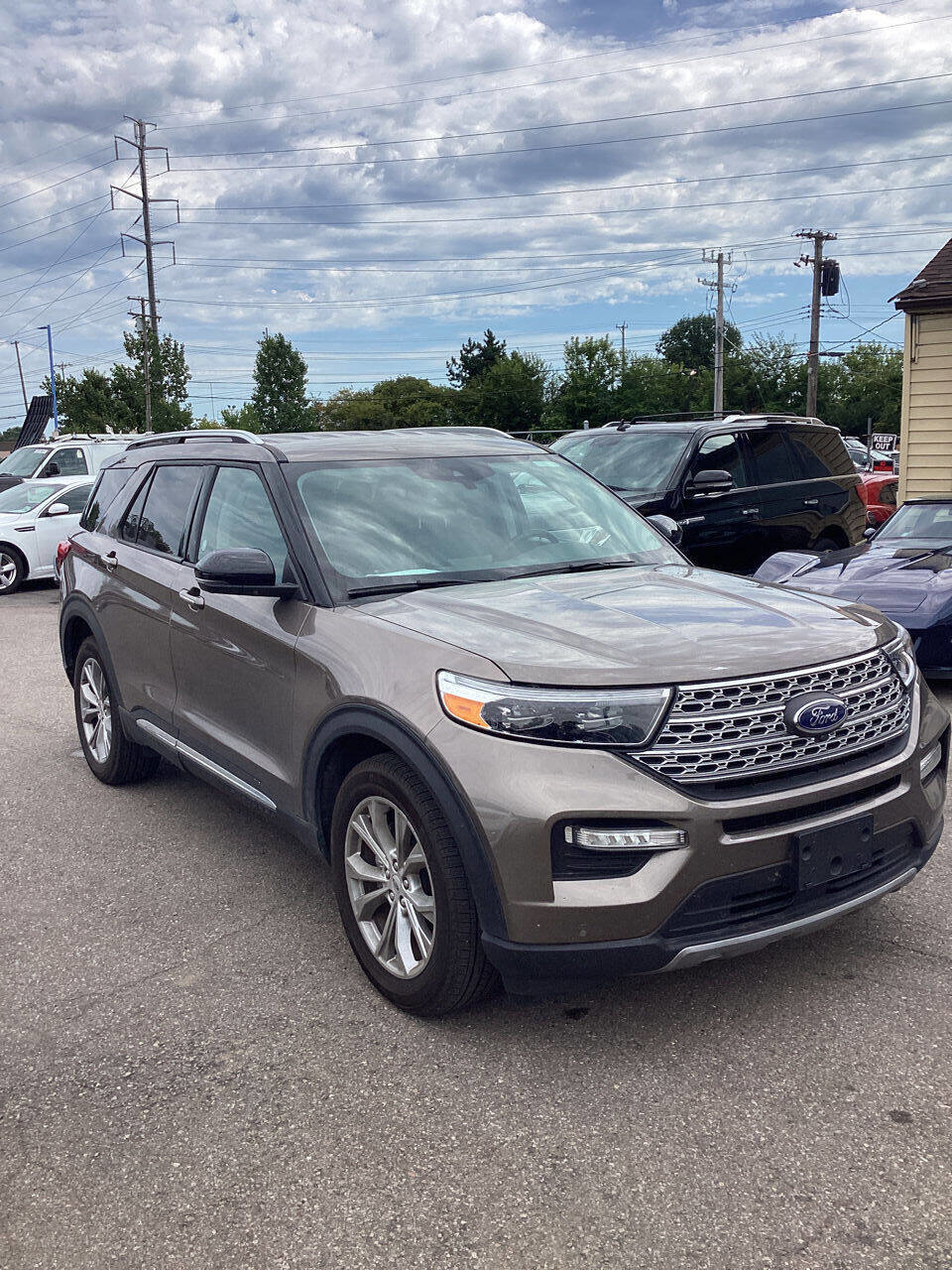 Used 2021 Ford Explorer Limited w/ Equipment Group 301A image 3