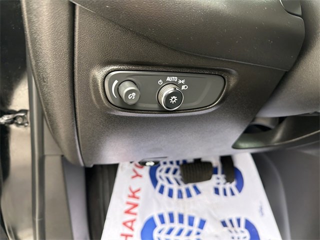 Used 2022 Chevrolet Equinox LT w/ Driver Convenience Package image 15