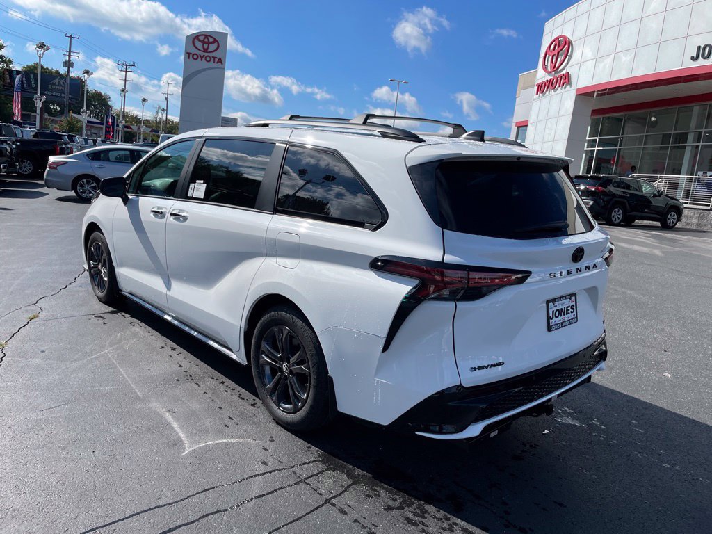 New 2026 Toyota Sienna XSE AWD/4WD image 5