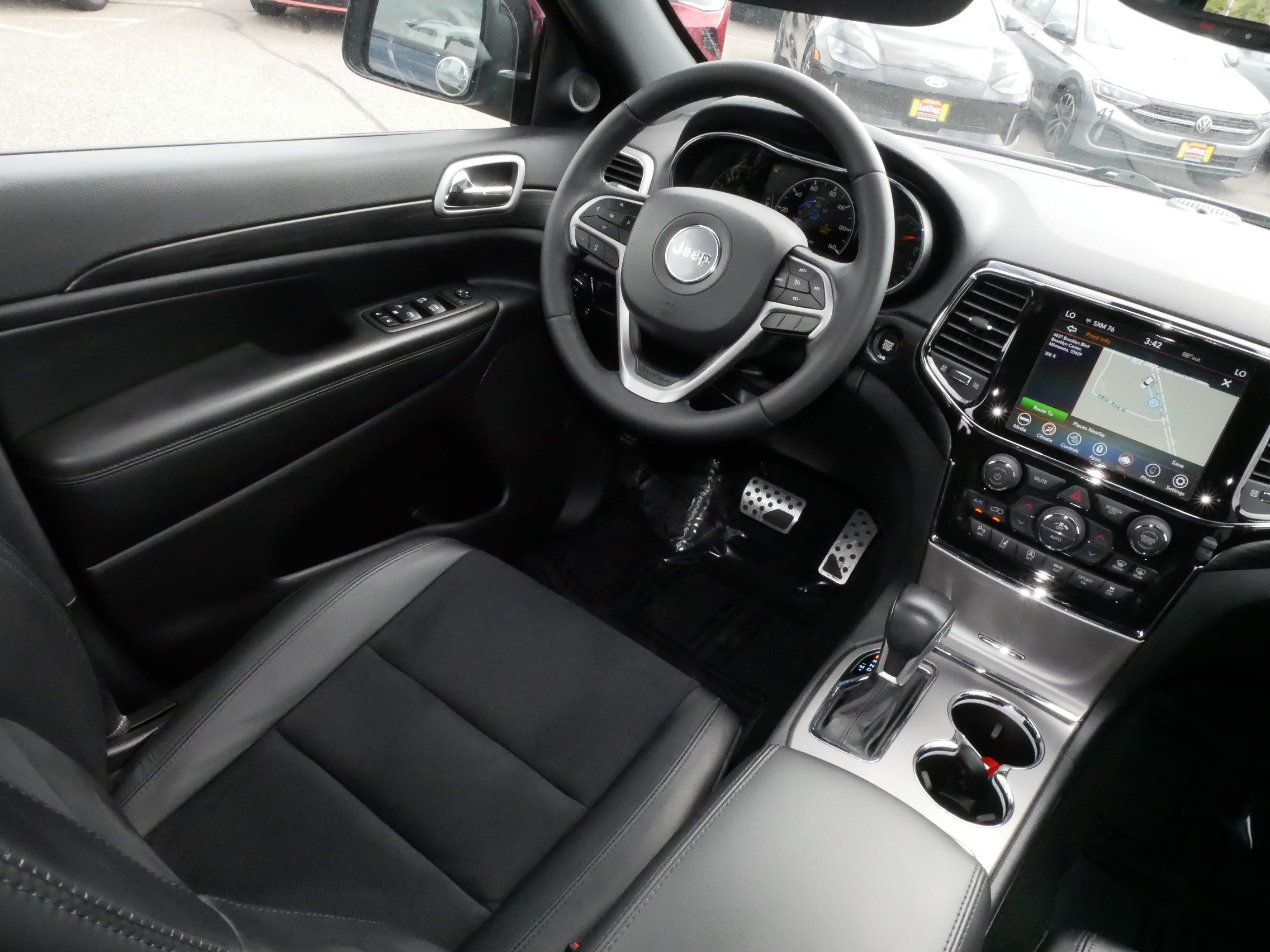 Used 2022 Jeep Grand Cherokee Laredo X AWD/4WD image 9