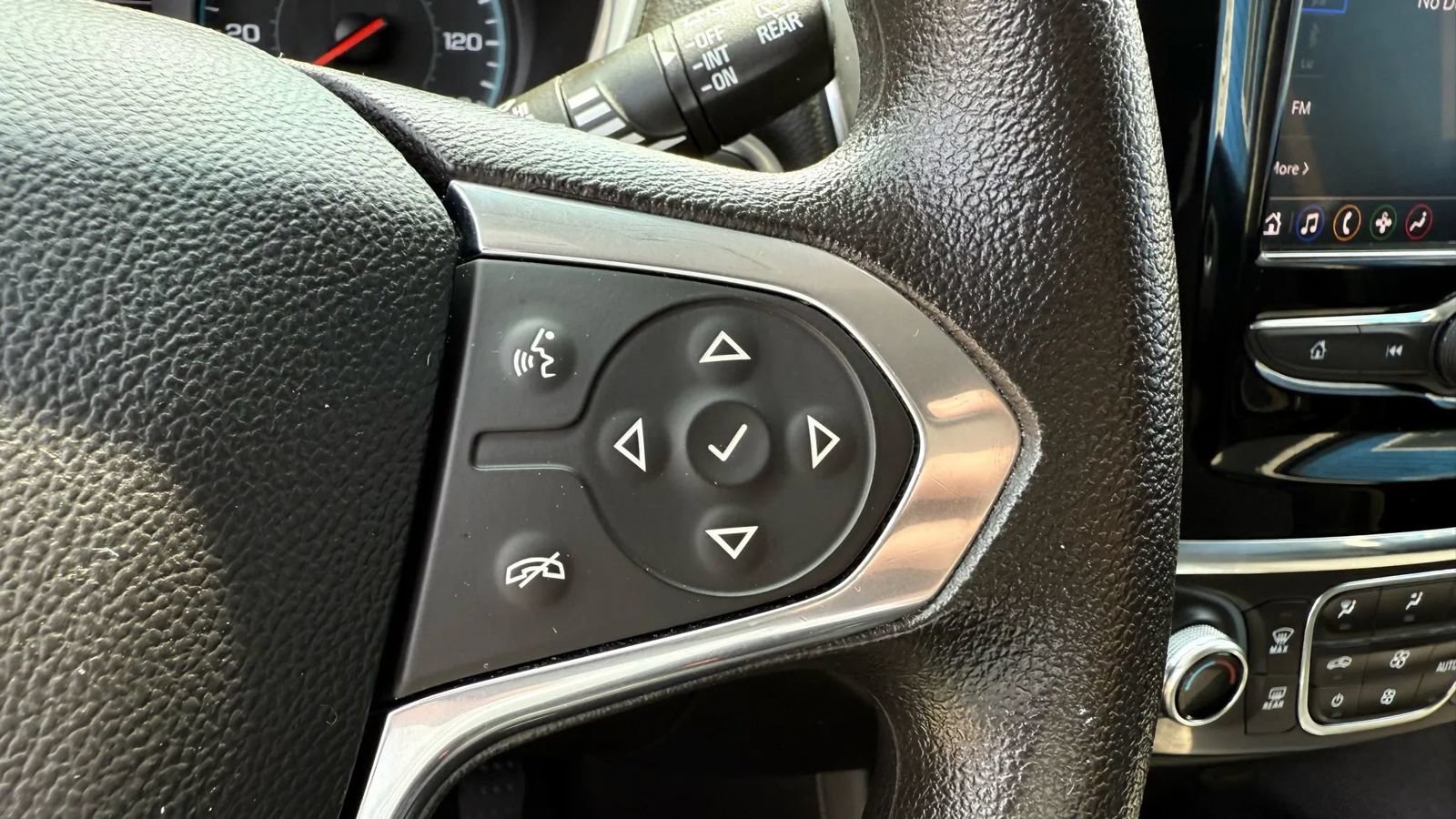 Used 2020 Chevrolet Traverse LS AWD/4WD image 19