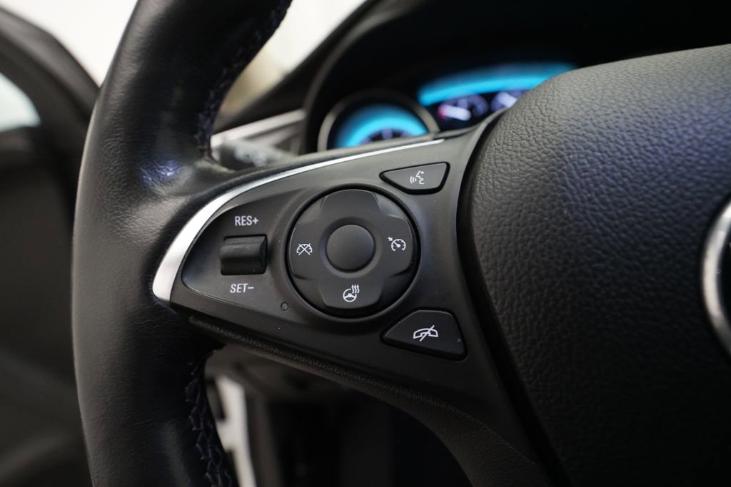 Used 2017 Buick Envision Essence FWD image 18