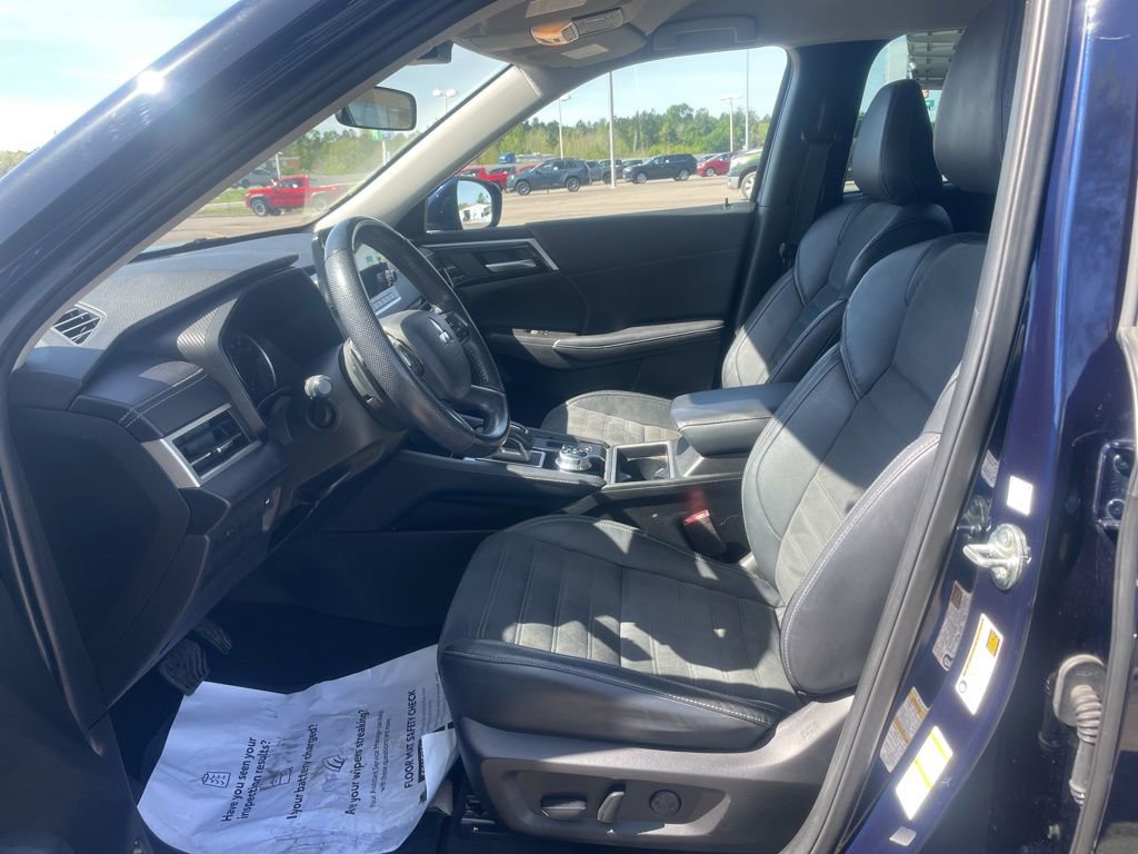 Used 2023 Mitsubishi Outlander SE image 16