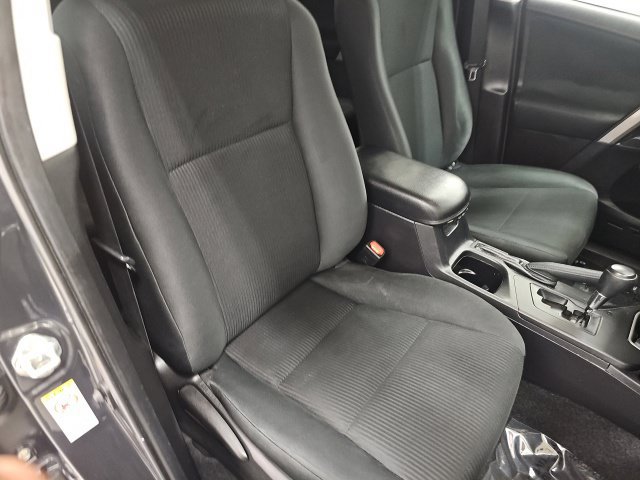 Used 2018 Toyota RAV4 LE w/ All Weather Liner Package AWD/4WD image 35