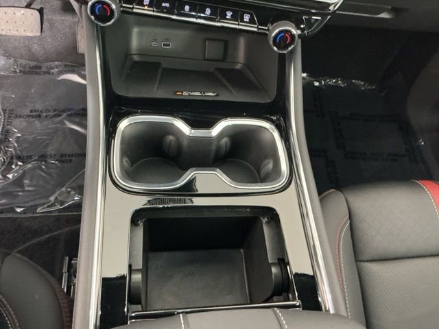 Used 2025 Chevrolet Traverse RS image 21