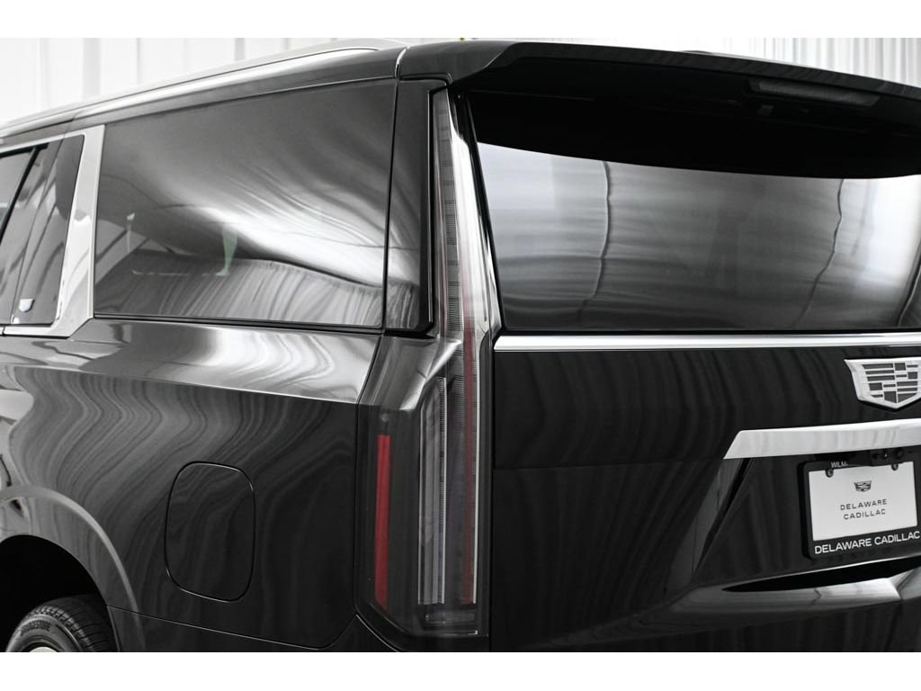 New 2026 Cadillac Escalade ESV Luxury w/ LPO, Radiant Package AWD/4WD image 11