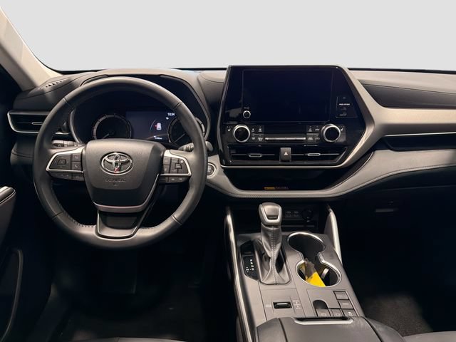 Certified 2025 Toyota Highlander XLE FWD image 21