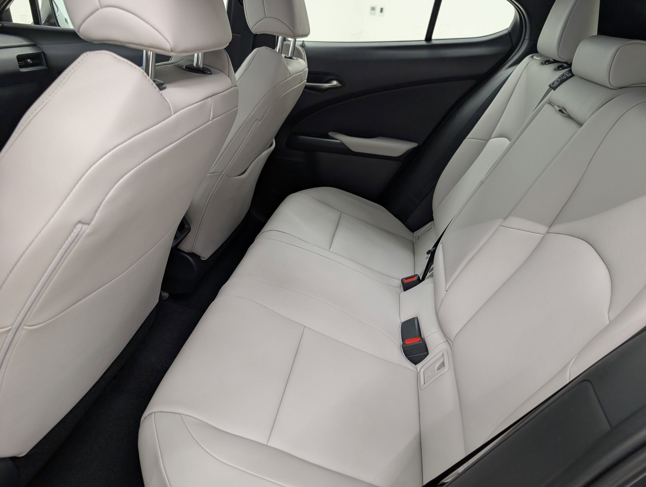 Used 2025 Lexus UX 300h FWD image 29