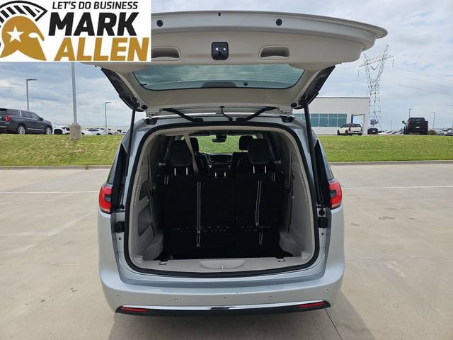 Used 2024 Chrysler Pacifica Touring-L FWD image 26