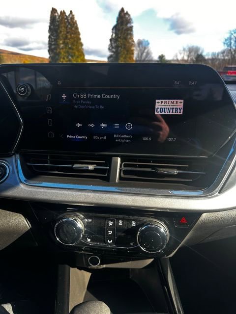 Used 2024 Chevrolet Trax LT w/ Driver Confidence Package image 11