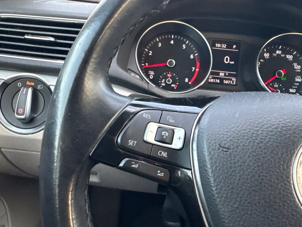 Used 2018 Volkswagen Passat 2.0T R-Line FWD image 18
