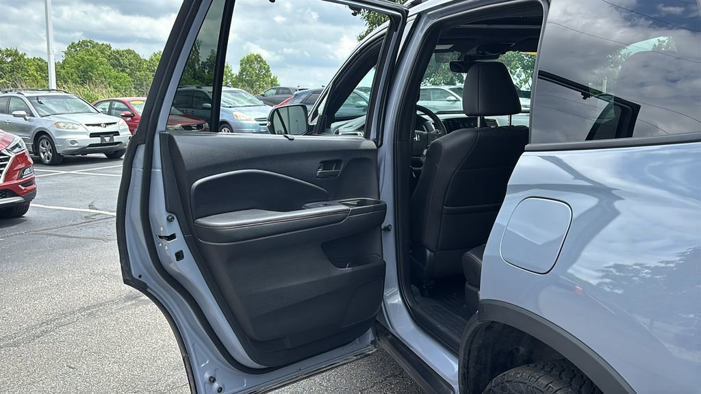 Certified 2025 Honda Passport TrailSport image 28