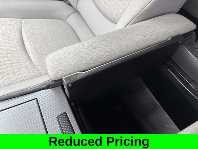 Used 2025 Toyota Sienna LE FWD image 25