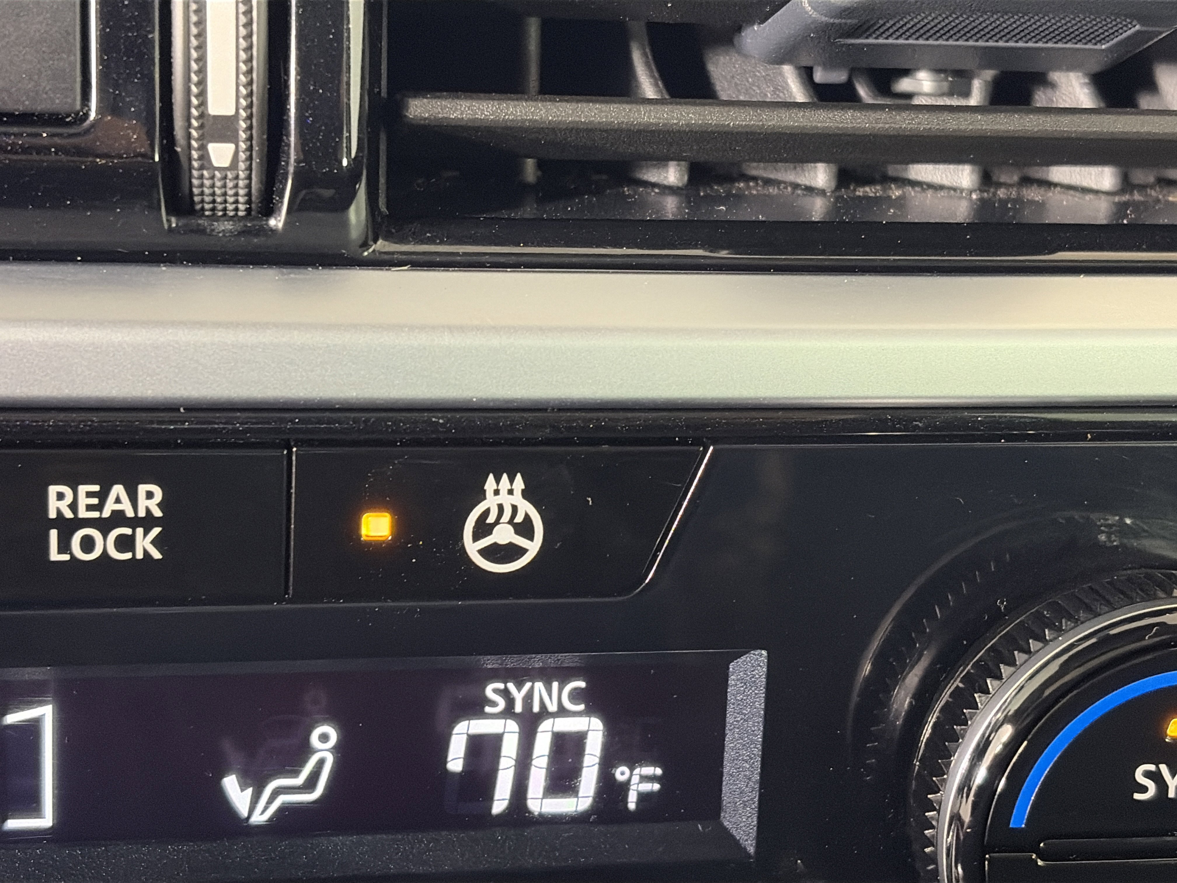 Used 2024 Nissan Pathfinder Platinum w/ Cargo Package image 27