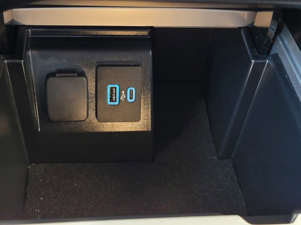 Used 2023 Ford Explorer XLT w/ Equipment Group 202A image 17