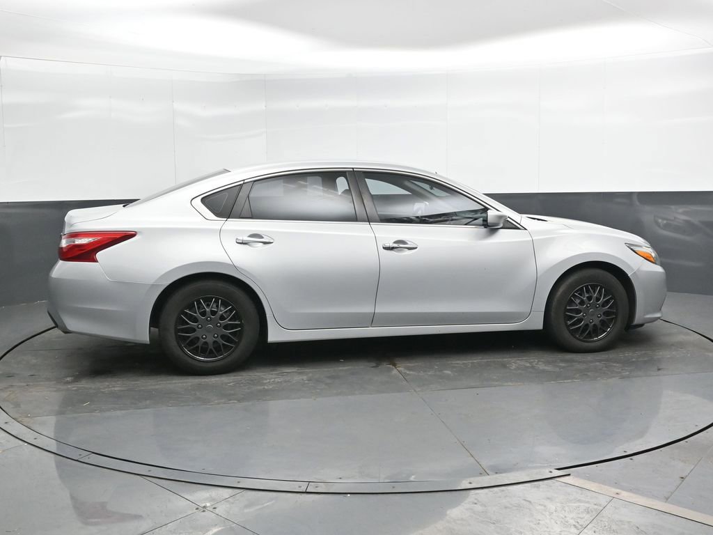 Used 2016 Nissan Altima 2.5 S w/ Power Driver Seat Package FWD image 3