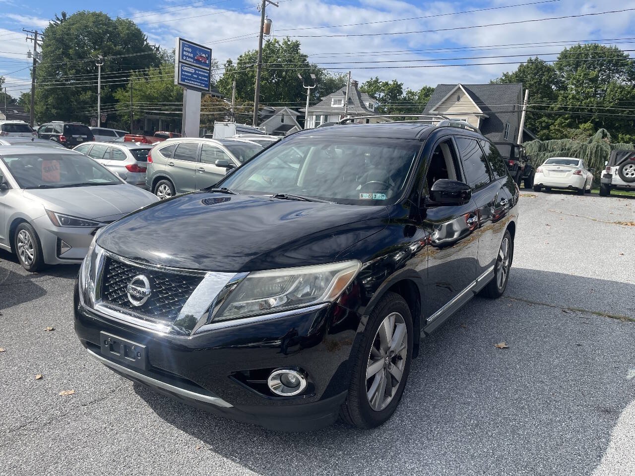 Used 2014 Nissan Pathfinder Platinum w/ Platinum Premium Package AWD/4WD image 2