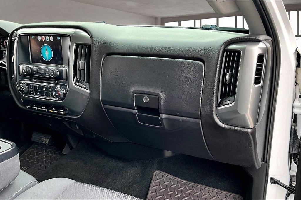 Used 2018 Chevrolet Silverado 1500 LT w/ LT Convenience Package image 24