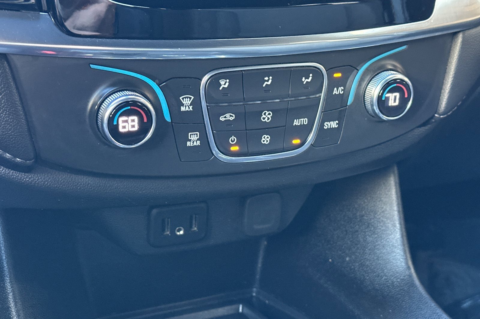 Used 2023 Chevrolet Traverse LT image 28