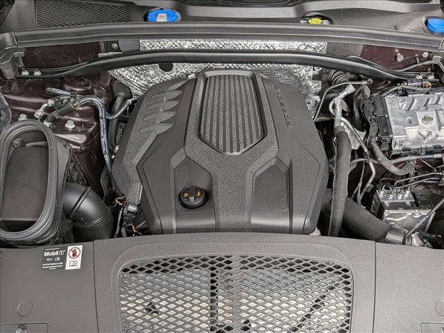 Certified 2025 Porsche Macan AWD/4WD image 26