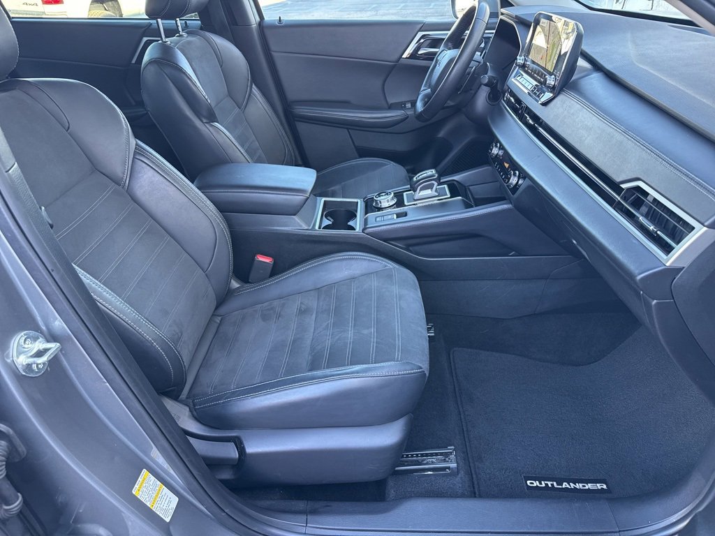 Used 2023 Mitsubishi Outlander SE image 24