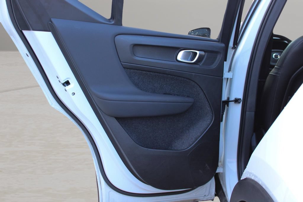 Certified 2025 Volvo XC40 B5 Plus AWD/4WD image 24