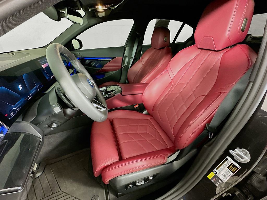 Used 2026 BMW 550e xDrive w/ Premium Package image 27