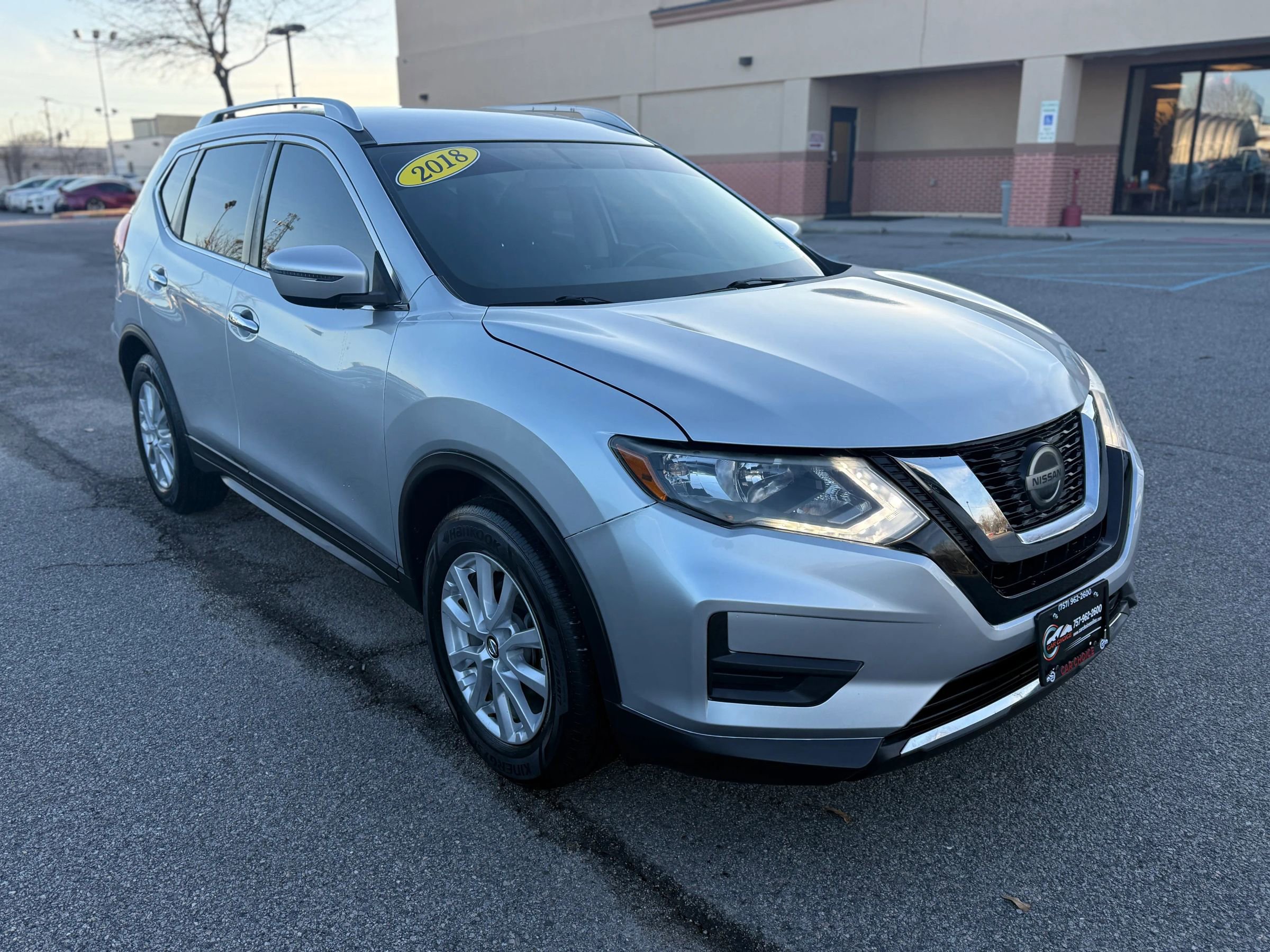 Used 2018 Nissan Rogue SV FWD image 6