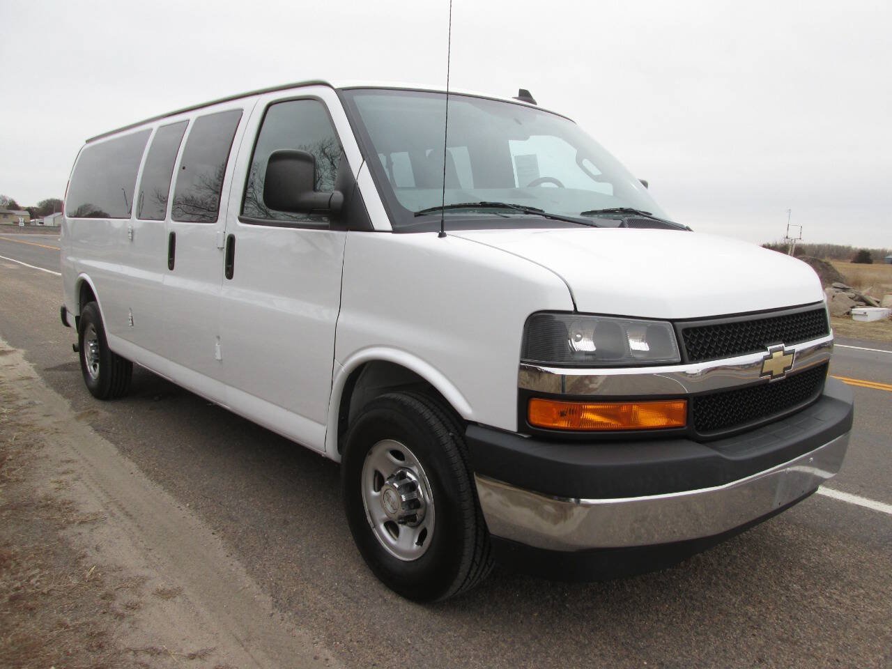 Used 2018 Chevrolet Express 3500 LT w/ LT Preferred Equipment Group RWD image 6