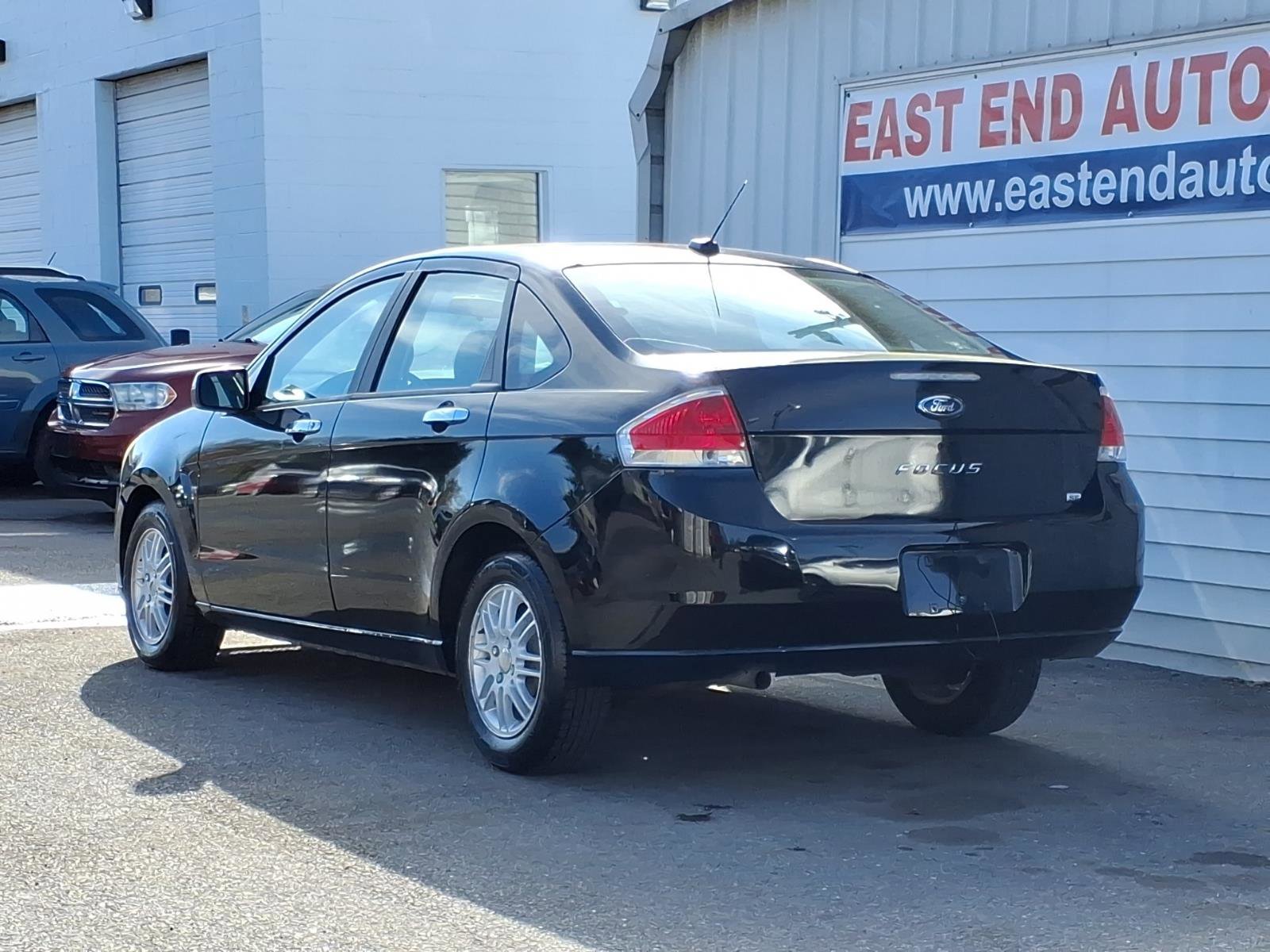Used 2009 Ford Focus SE image 3