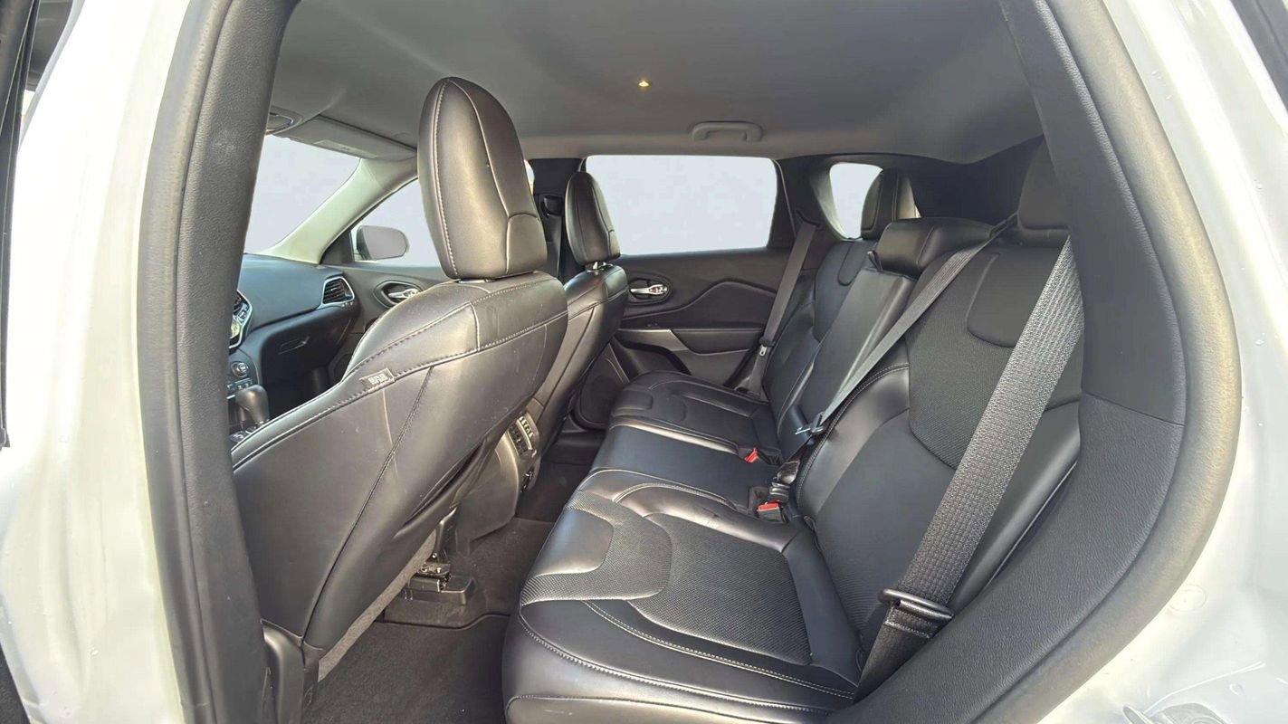 Used 2020 Jeep Cherokee Limited image 16