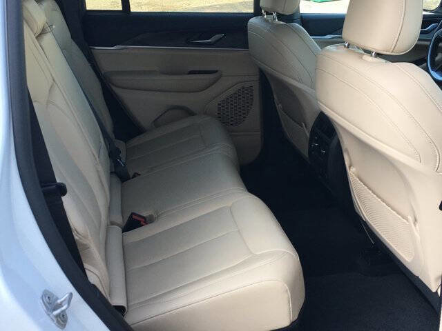 Used 2023 Jeep Grand Cherokee Limited AWD/4WD image 27