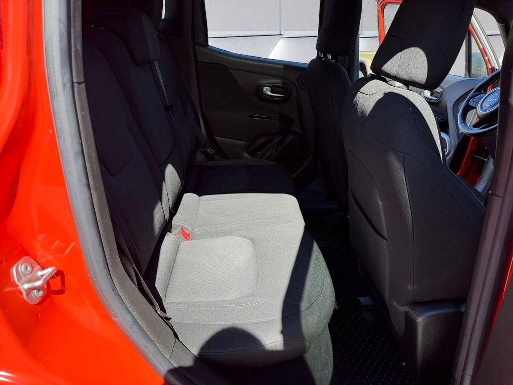 Certified 2021 Jeep Renegade Latitude w/ Sun & Sound Group AWD/4WD image 11