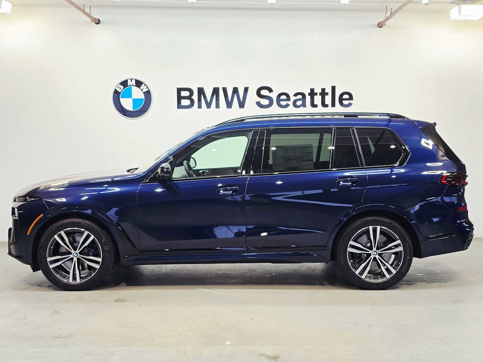 New 2026 BMW X7 M60i image 3
