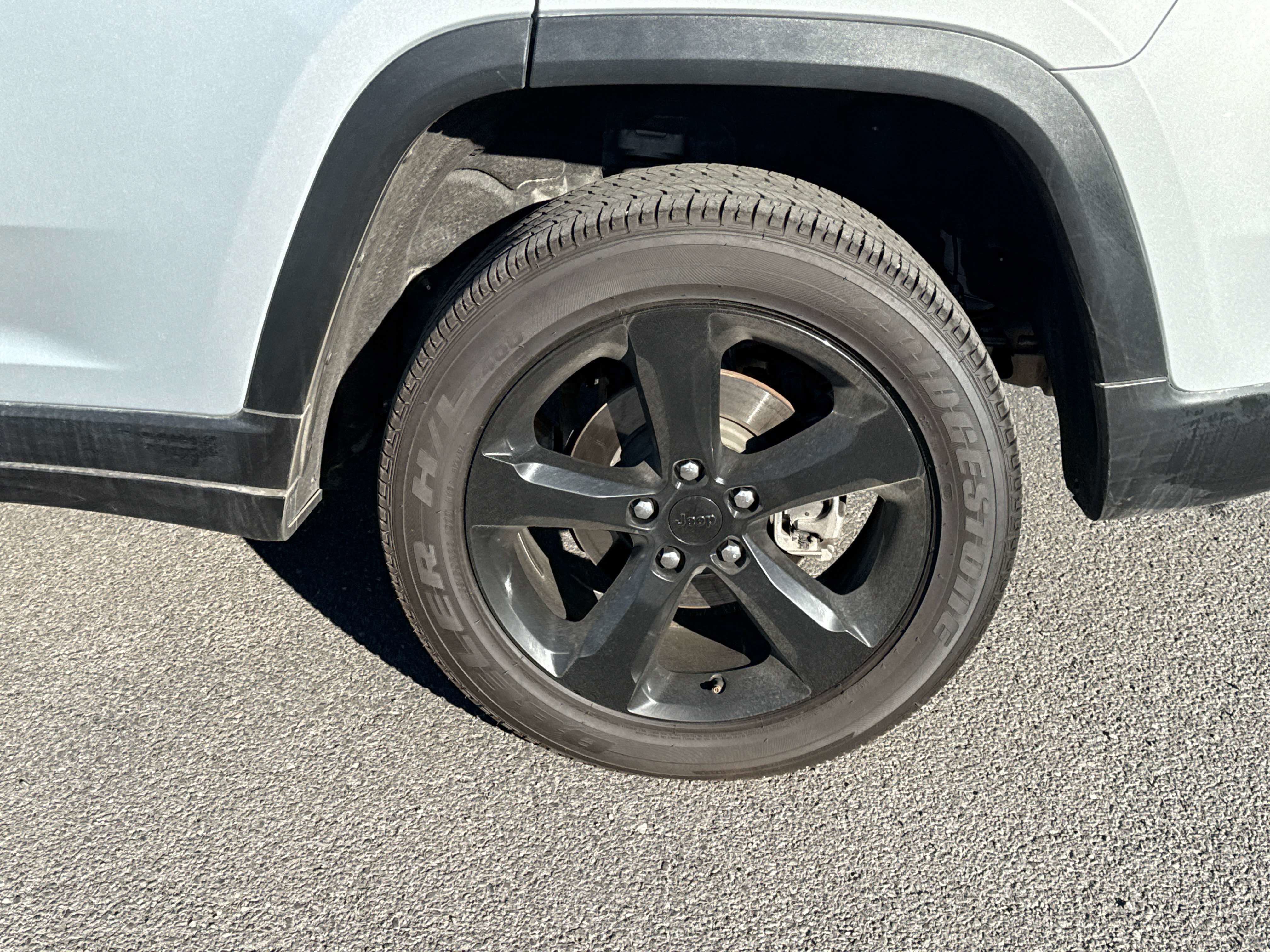 Used 2024 Jeep Grand Cherokee Altitude image 7