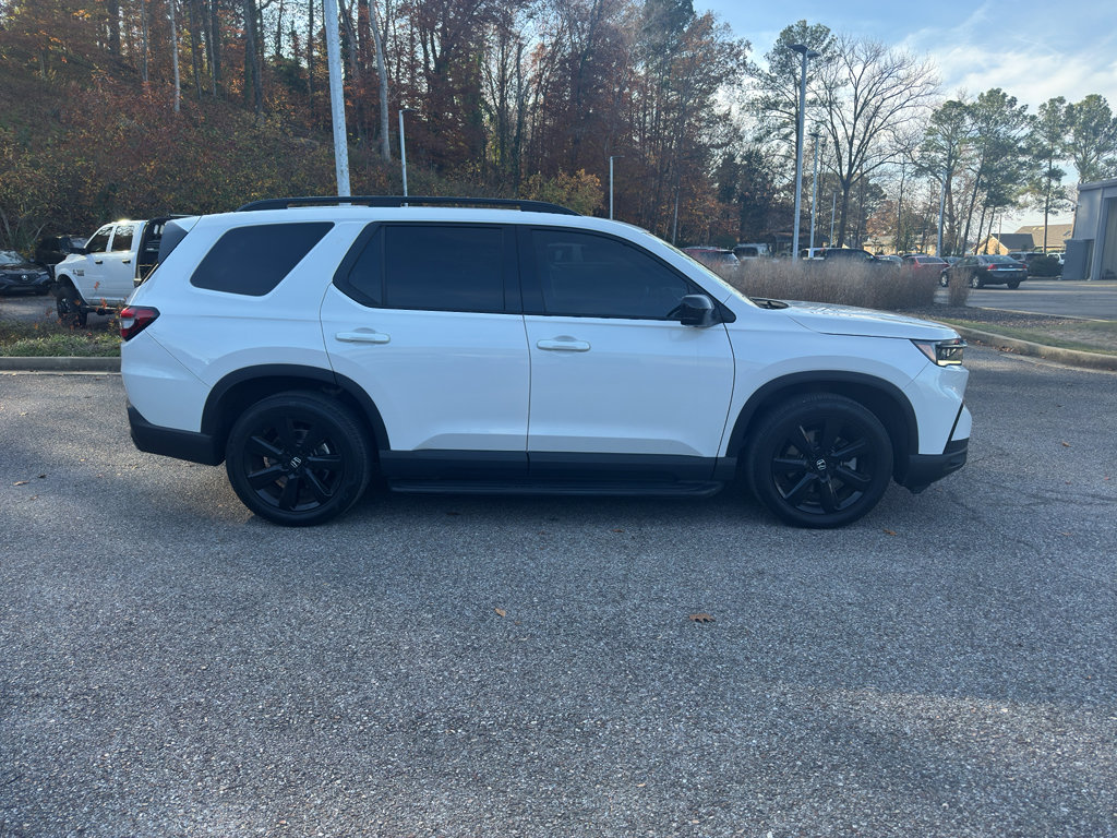 Used 2025 Honda Pilot Black Edition image 3