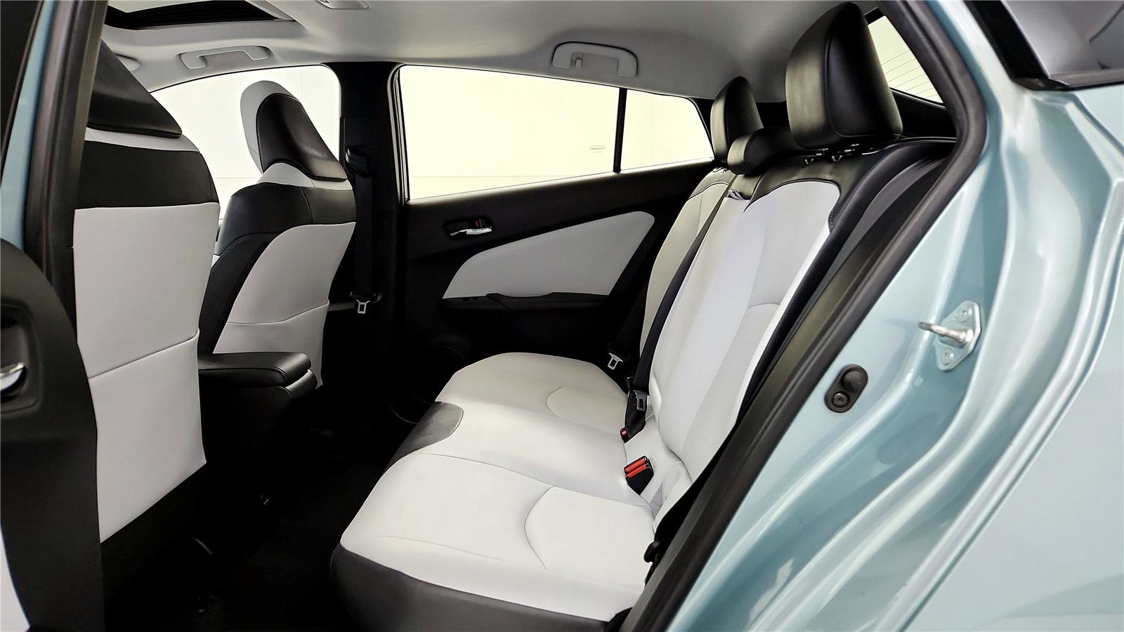 Used 2016 Toyota Prius Four image 21