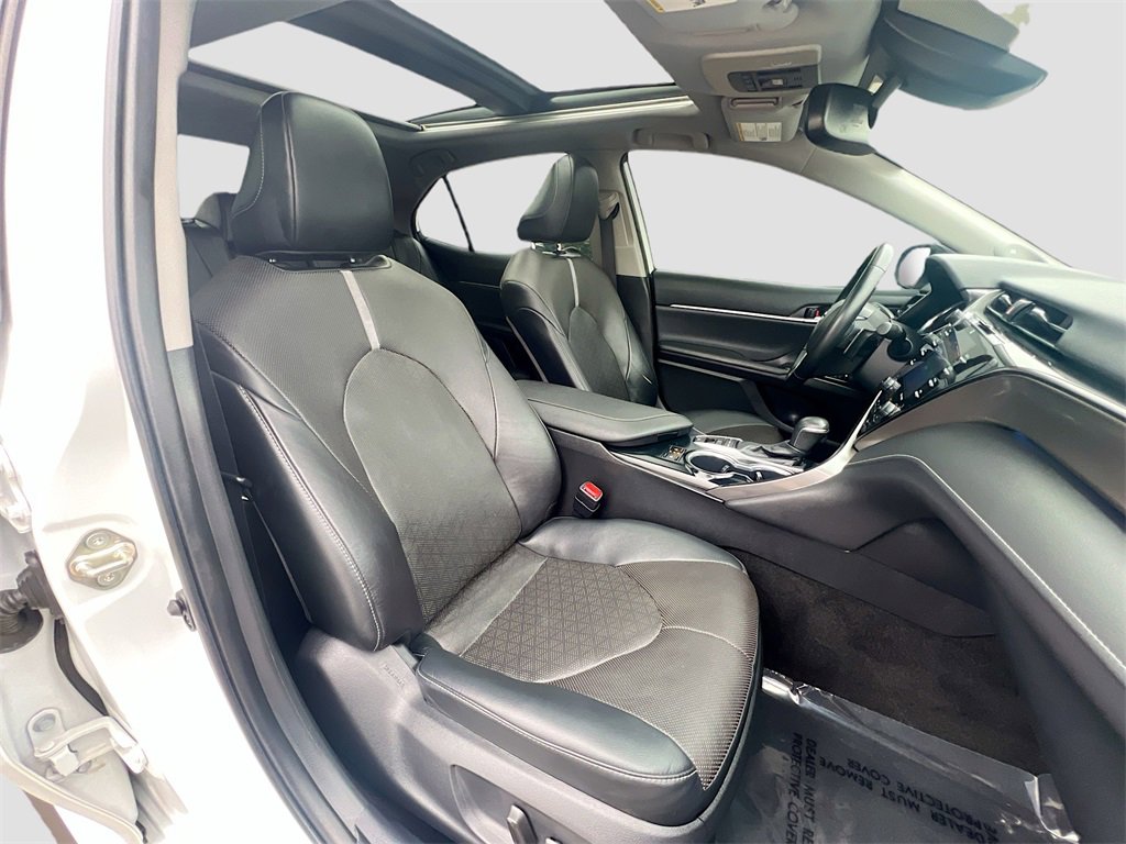 Used 2020 Toyota Camry XSE image 28