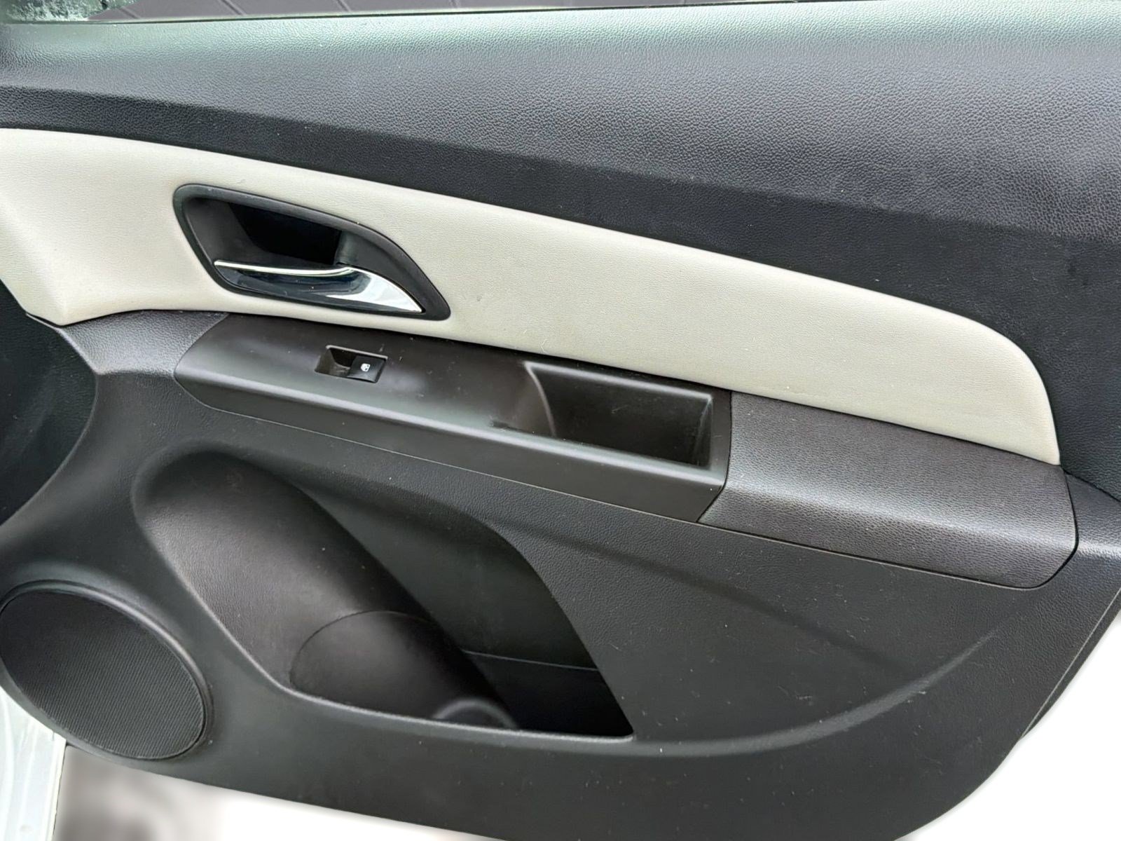 Used 2014 Chevrolet Cruze LS FWD image 32